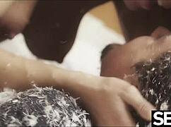 Rugalmasan ettem a szexi vörös hajú barátnőm forró punciját