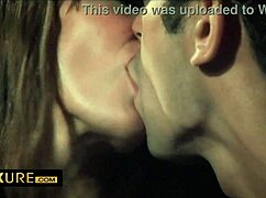 Lezbijska swinger iniciacija s prsti in lizanjem