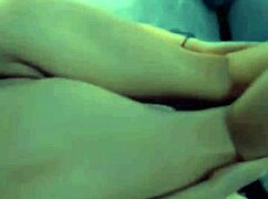 a 19-year-old colombian woman living in ecuador invites messages to meet up