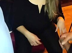 dei gostoso pro marido dotado da minha amiga que era muito gostoso e tomei toda a porra do pauzudo na frente dela