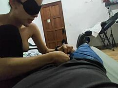 la invito a ver películas, pero termina en algo más intenso?