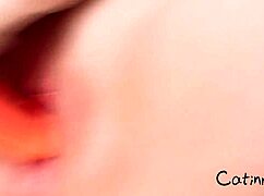 Amateur fingers pussy intensely.