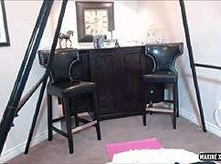 Maxine spreads bubble ass to dildo fuck in webcam 😏