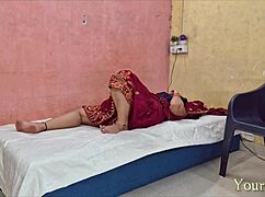 indian aunty gets horny and fucked by boy in homemade video