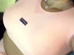 Ali ta rjavolaska žena dobi svojo veliko rit pofukano?