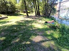 whoa, stranger surprised massaging milf's hairy pussy on beach 😲