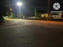 Hé, mijn vrouw neukt op straat met een goed geschapen kerel 😏