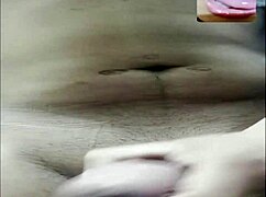 Linda novia filipina enseña coño hinchado en videollamada