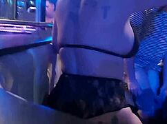 Смелая милфа сосет хуй с аналом и кремпаем в вуайере