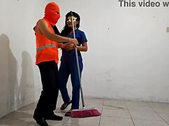 Hej bolničarko, hoćeš da pušeš moj veliki kurac?