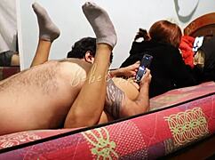 Pojď s námi koukat Tiktok a čichat mou prdel?