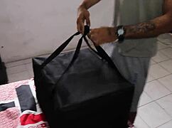 Moja nova kolumbijska sostanovalka mi da tantaly igračko, hoče vedeti kaj je bolj resnično njeno ali lutkino