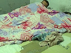 Utangaç Üvey Kardeşim Porno İzlerken Sikini Okşuyor, Gerçek Kadın Nasıl Sikilir Öğretiyorum