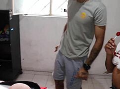 Yeni Kolombiyalı oda arkadaşım bana oyuncak veriyor, hangisi gerçek hissediyor onunki mi yoksa bebeğin mi bilmek istiyor