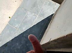 Hey, Pazar Günü Havuz İşini Bitirmesi İçin Tuğla Ustası Çağırdım Ama Hazır ve Fahişe Bekliyordum, O Sadece Sikini Okşadı ve Bana Boşaldı.