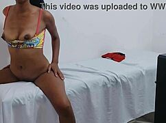 Hey, denne brunette var for doven til massager i dag, så hun lavede en porn video til sin særlige klient i stedet!