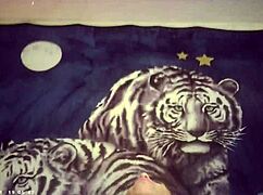 Кончает на её итальянскую машину или мощная конча брюнетки?