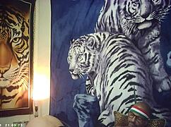 Kuliste Maxxx Loadz Sihirli Hareketle Sikini Okşuyor