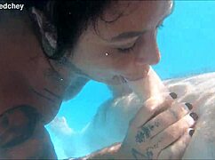 Havuzda büyük memeli ıslak amlı üçlü tatil 😍