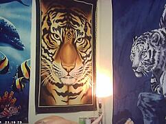 Detrás de escenas, Maxxx Loadz se pajea con movimiento mágico