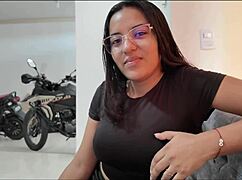 Mi nueva vecina me recibe con POV cachondo 😏