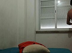 Ταξιδιώτης γαμάει κρεβάτι γκόμενας με μεγάλο πούτσο 😏