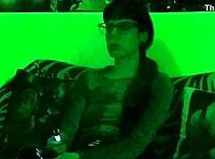 Bethin kinkkinen goth polttaa ja kiusaa vihreässä valossa hd:ssä