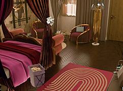 Ho appena sfamato la figa bagnata della sorellastra?