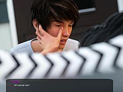 Milfy City - Bahagian 24 Penuh - Kongkek keluarga di dunia game