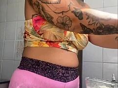 as an exhibitionist, i'm showing my swollen pussy on live