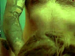 Han knepper mig så hårdt at jeg får mensen under sex