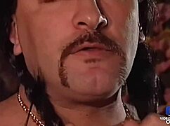 dolly golden blonde aux gros seins enculée par le mari de son amie