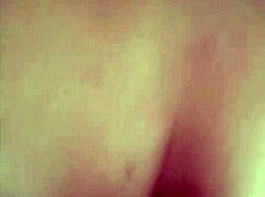 La señora de la tienda me deja follarla por las tardes cuando no está el vecino 😏