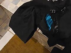 La Mama De Mi Amigo Me Encuentra En Su Baño?