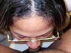 La Mama De Mi Amigo Me Encuentra En Su Baño?