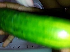 masturbación con pepino por mel