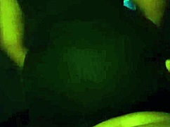 fodendo com força a bucetinha da gostosa