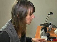 Petite deutschen reifen saugt und fickt