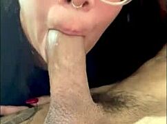 I gave a delicious blowjob to my muscular gym friend