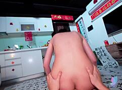 The Busty Chinese Li Er Is Having A Close Encounter With A Partner