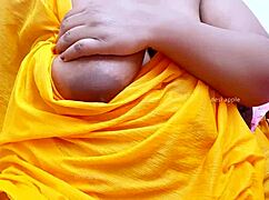 Indian Desi Aunty's Boobs On Display