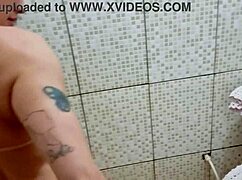 Brenda Loyola Loira Gostosa Dando De Quatro E Se Exibe Toda Com Banho De Óleo