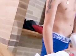 COLEGIALA RUBIA VENEZOLANA SE DEJA COGER EN VIVO POR SU NOVIO MIENTRAS HACE UN LIVE DE TIK TOK