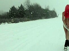 Skinny exhibitionist flashes shaved pussy in garden orgasm.