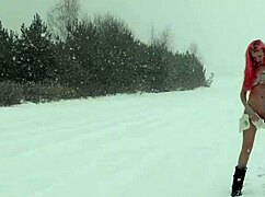 Skinny exhibitionist flashes shaved pussy in garden orgasm.