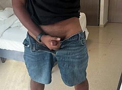 The stepson, tired of masturbating, enjoys freeuse with submissive stepmom Leyne Rodriguez in homemade scene 😈