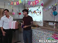 झुकी हुई