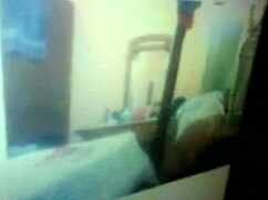 Tetona's big natural tits on display.