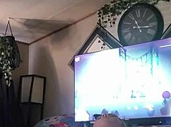 Bawię się cipką w majtkach solo z GoldieLox