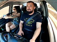 Passageira Safada Entra No Uber Sem Calcinha E Motorista Nao Resiste